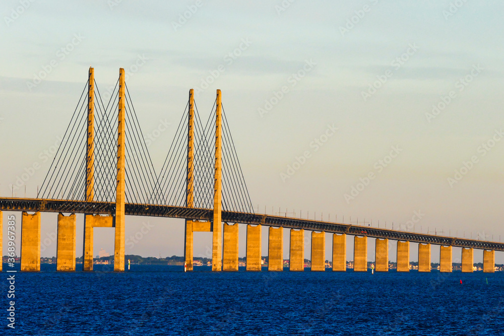 Obraz premium Malmo, Sweden The Oresund bridge to Copenhagen in the early morning.
