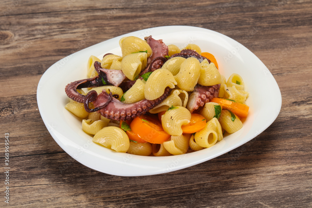 Pasta with octopus and yellow tomatoes Pasta with octopus and yellow tomatoes