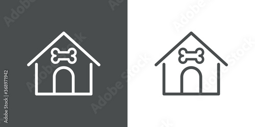 Concepto cuidado de mascotas. Icono plano lineal casa de perro con hueso en fondo gris y fondo blanco