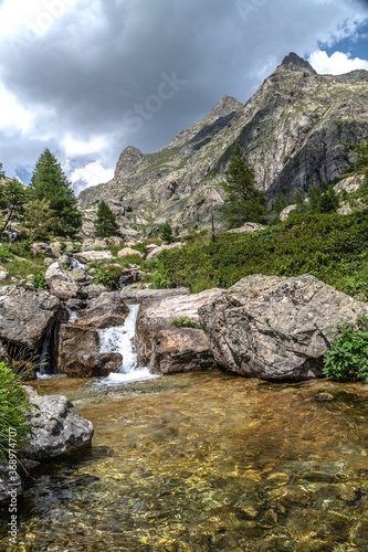 Paysage de montagne dans le Parc National du Mercantour dans le Sud des Alpes
