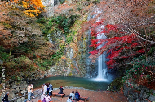 Obraz na plátně Beautiful scenery of a grand waterfall tumbling down the vertical rocky cliff in