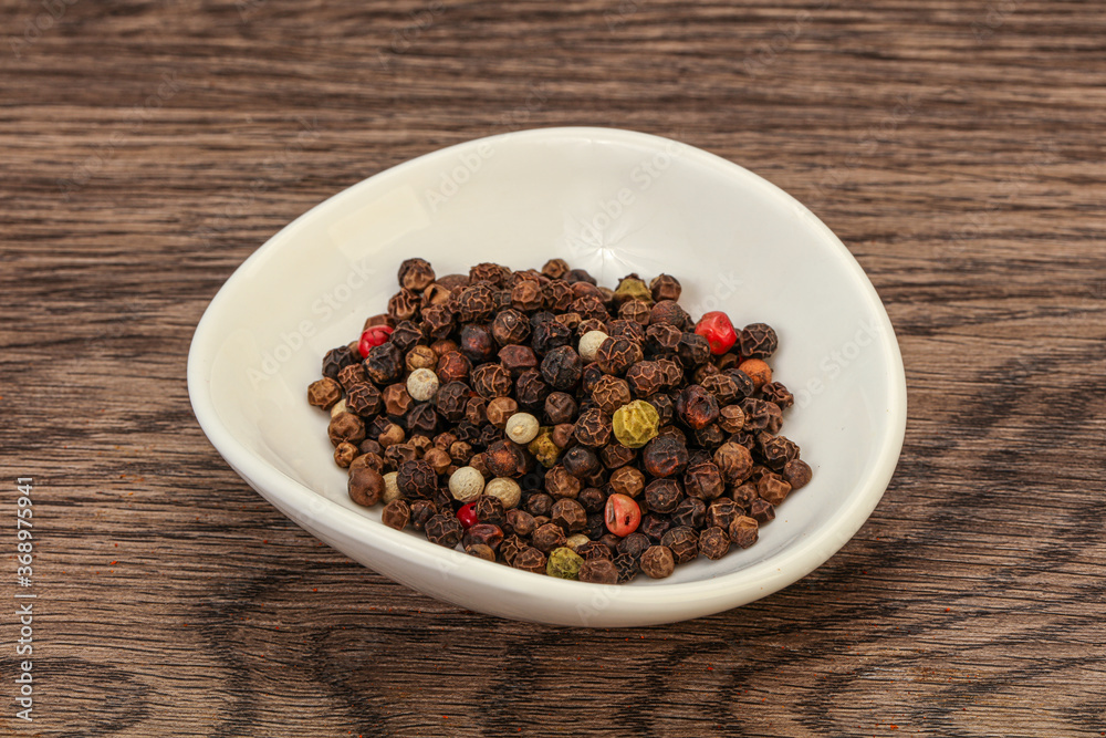 Peppercorn heap in the bowl