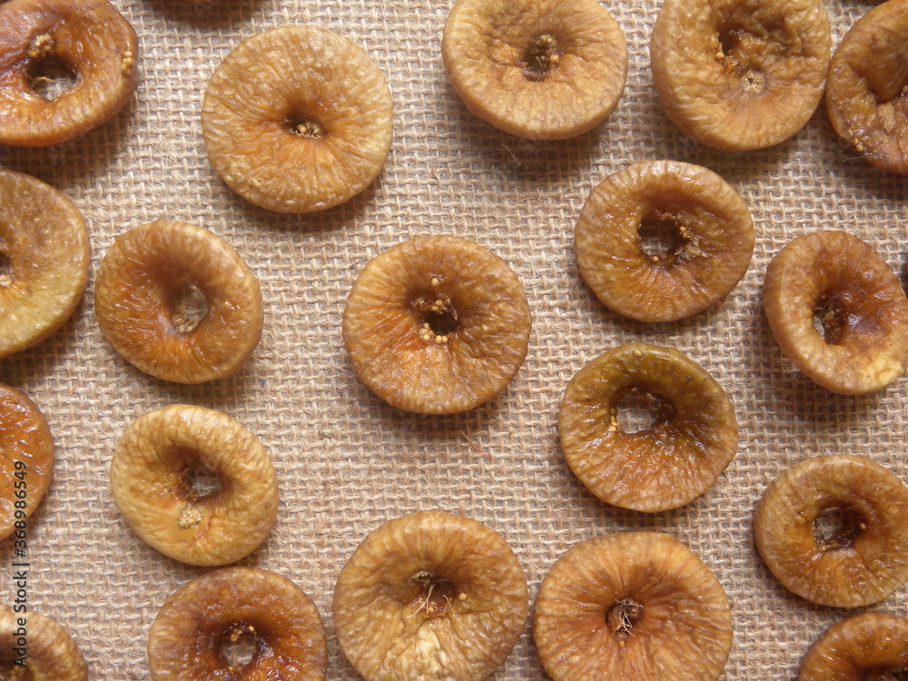 Brown color raw round dried Fig
