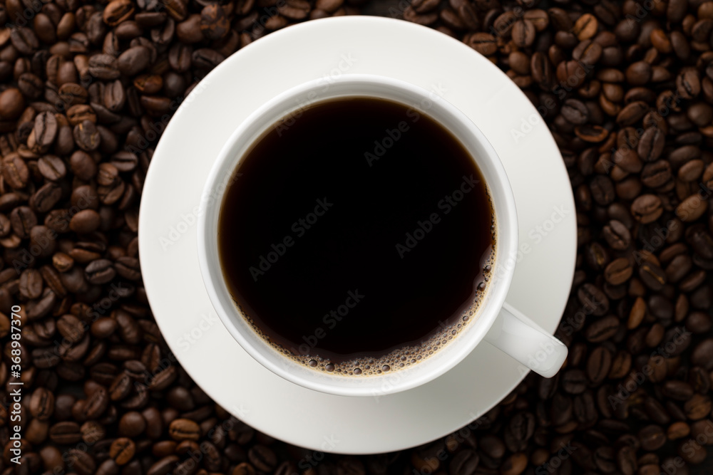 淹れたてのコーヒーとコーヒー豆 淹れたてのコーヒーとコーヒー豆