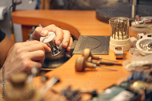 Konstfotografi Male jeweler working with an engraving tool