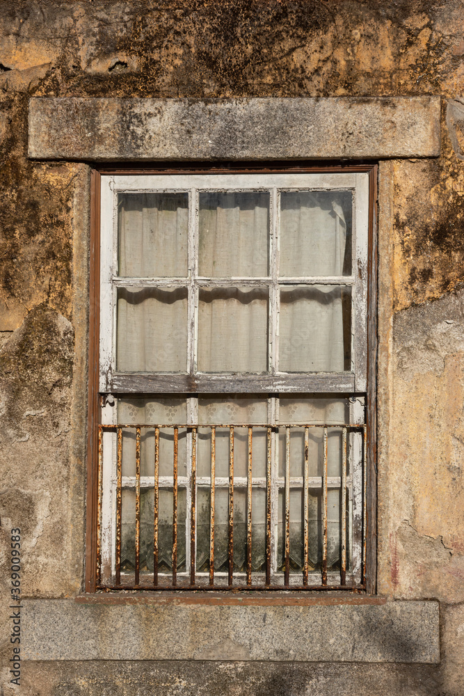 Obraz premium Derelict Windows, Wooden And Weathered, Braga, Portugal 