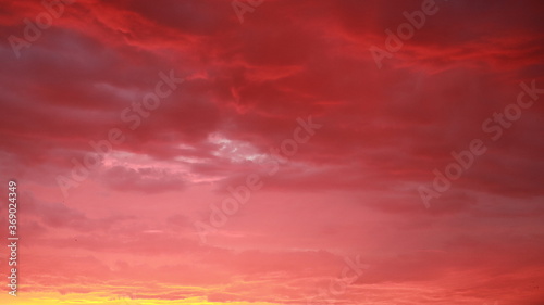 niebo tajemniecze czerwone © Bartlomiej