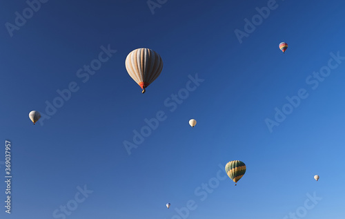 Obraz na płótnie Hot air balloon flying at Cappadocia Turkey w salonie