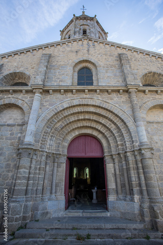 intérieur de l'église de la ville de Moutiers-les-Mauxfaits en Vendée © ALF photo