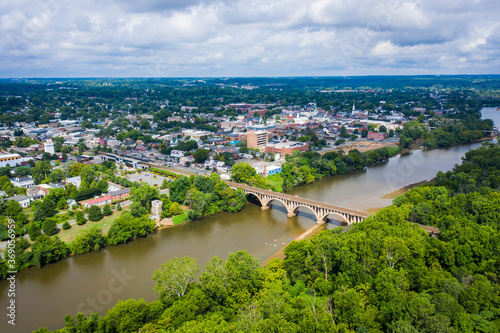 Fotografía Fredericksburg, Virginia - Aerial View with Rappahannock River