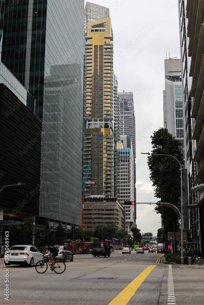Fototapeta premium Singapore - January 20 2020 : streets, modern architecture of Singapore city