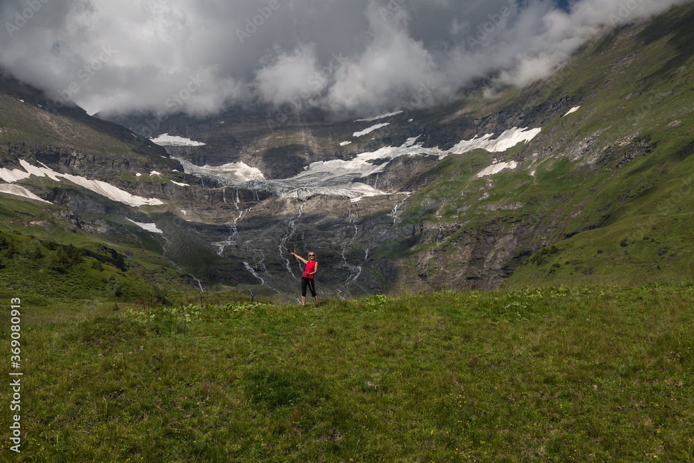 Inmitten traumhafter Bergkulisse mit Gletscher.