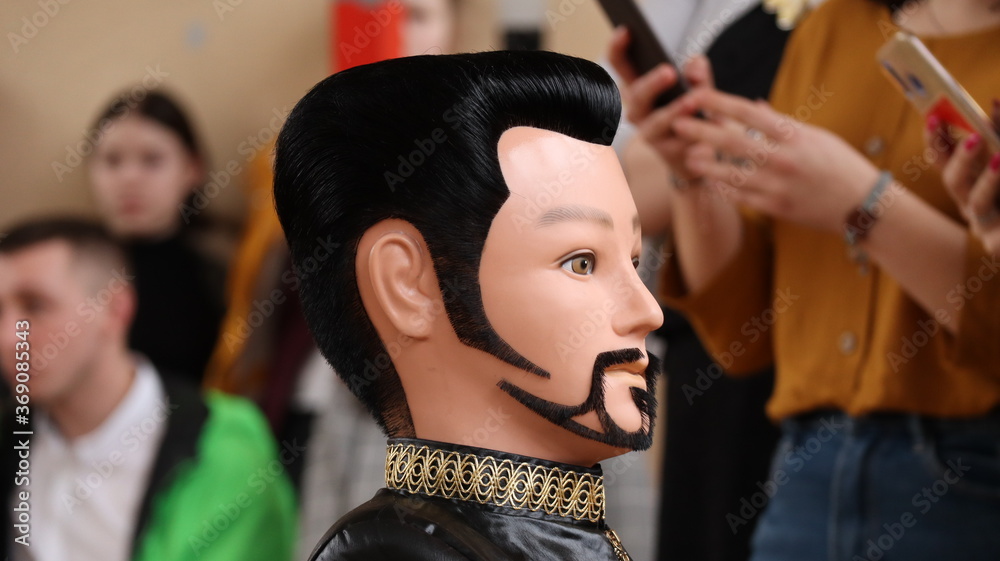 Naklejka premium Męska fryzura ślubna