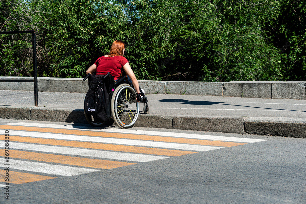 Obraz premium The concept of an insurmountable obstacle for the passage of a disabled person