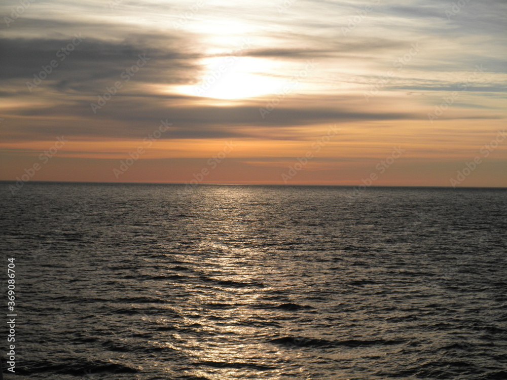 sunset over the sea
Soleil de minuit Norvège 