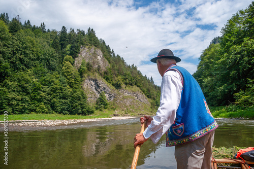 Fotografie Flisak podczas spływu Dunajcem Pieniny