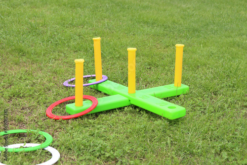 Fotografiet children's play ring toss on green grass