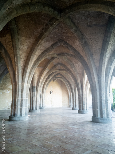 bellissimi archi in una villa antica