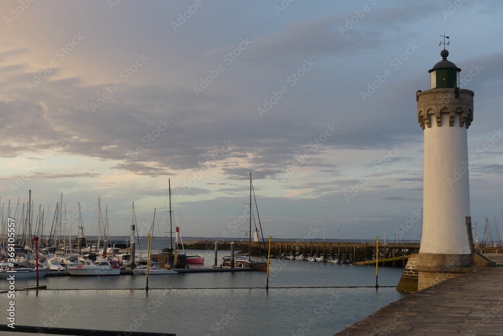 Fototapeta premium lighthouse on the pier