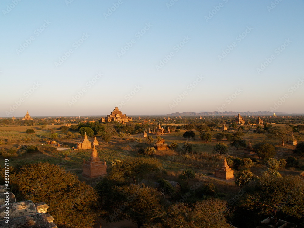 Obraz premium Sunset in bagan myanmar