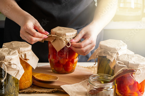 Tableau sur toile Woman cans and pickles vegetables