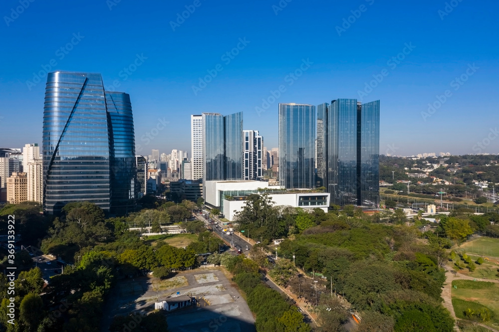 Obraz premium People's Park with building in the background, Sao Paulo, Brazil