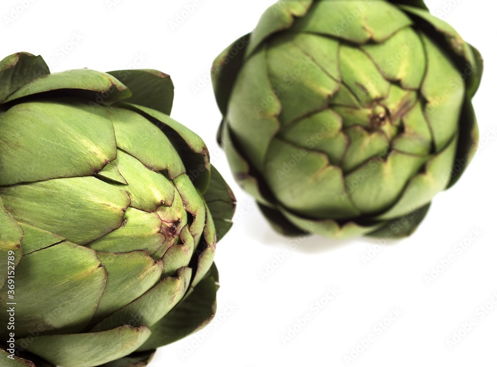 Fototapeta premium ARTICHOKES AGAINST WHITE BACKGROUND