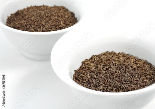 CARAWAY SEEDS carum carvi IN BOWLS
