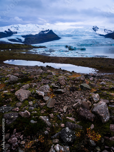 Fjalls√É¬°rl√É¬≥n glacier lagoon with Hvannadalshn√É¬∫kur photo