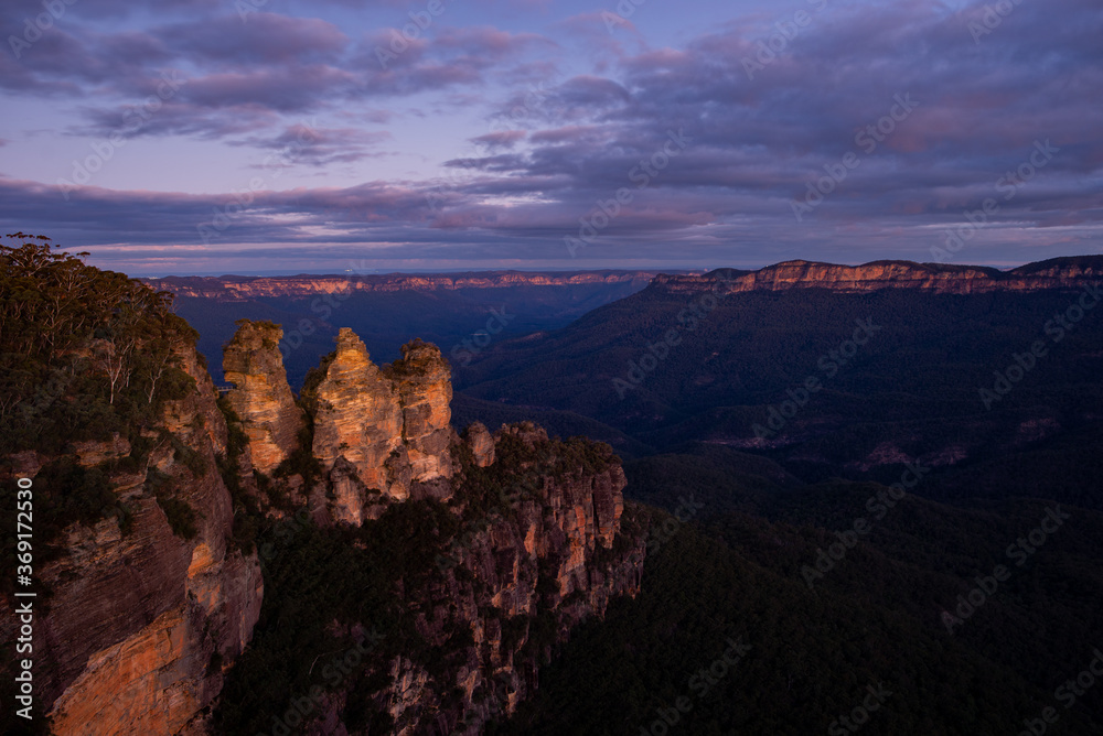 Three Sisters, Echo Point, Blue Mountains, sunset over the valley and on the rock faces