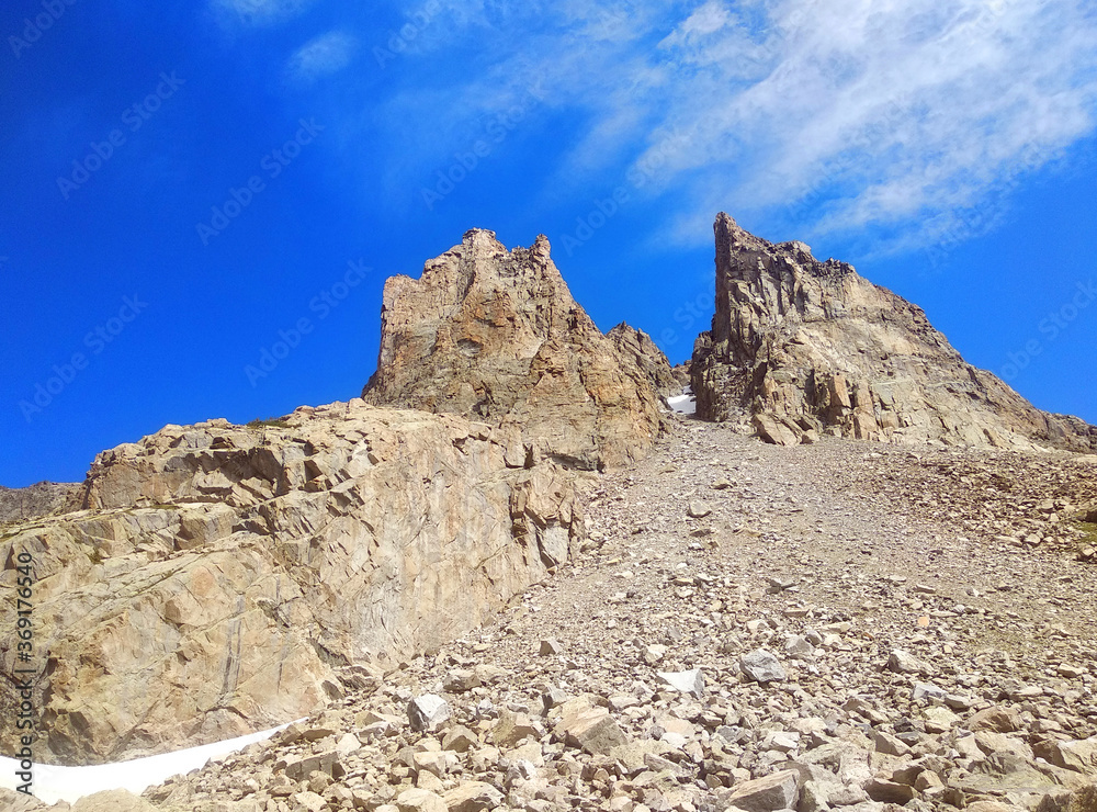 Fototapeta premium Mountain Landscape with Blue Sky