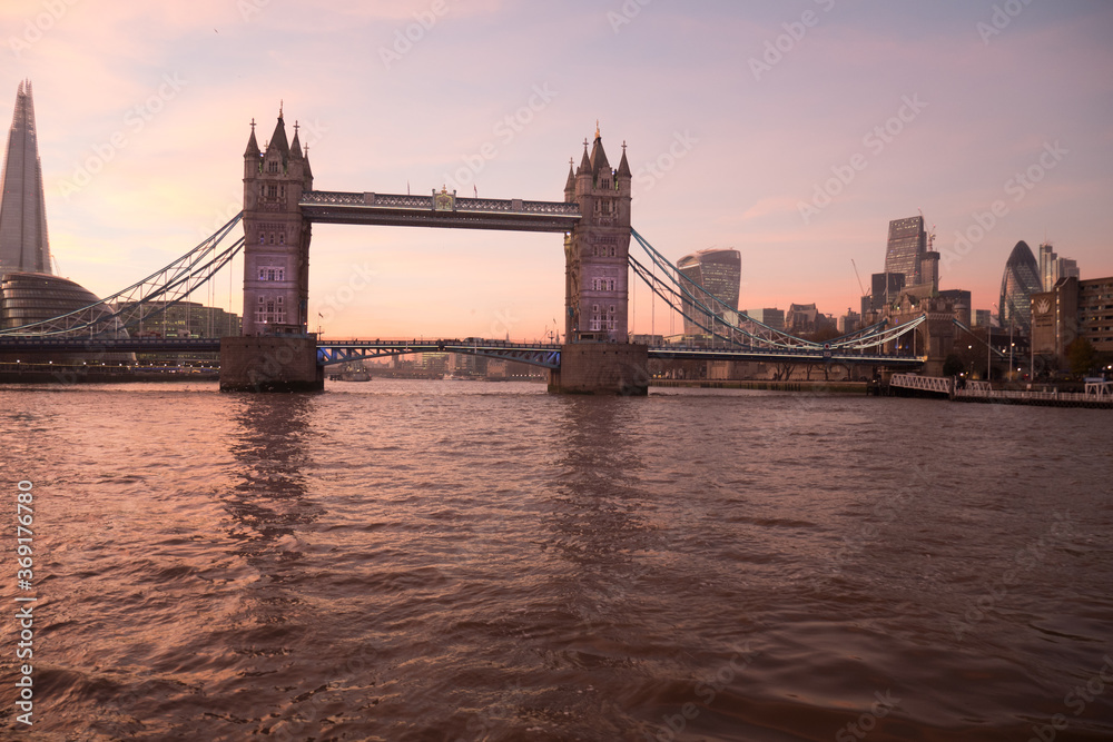 Obraz premium tower bridge at sunset