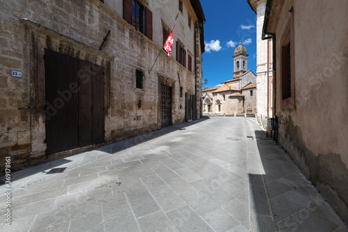 Fototapeta Naklejka Na Ścianę i Meble -  Wide angle view of the main street in a small italian medieval town, with the cathedral in the background
