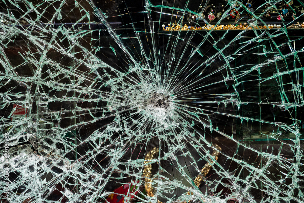 Obraz premium Broken glass