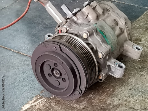 Bilde på lerret this is an image of used car air-conditioner compressor