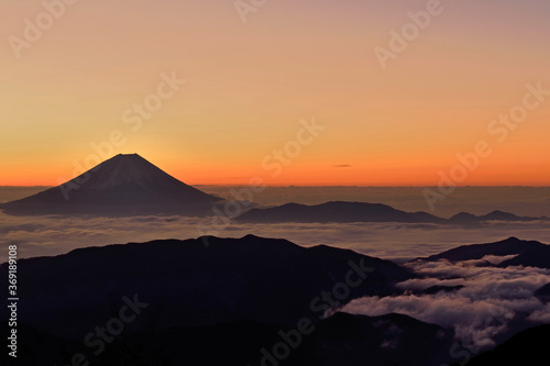 冬の北岳登山「砂払から望む富士山」 © Kinapi