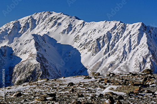 冬の北岳登山「ボーコン沢ノ頭から望む間ノ岳」