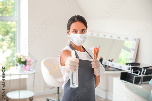Female makeup artist wearin...