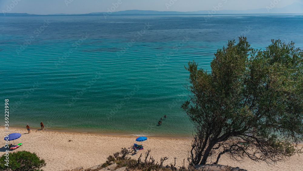 Fototapeta premium view of crystal waters at the beach of Halkidiki in Greece