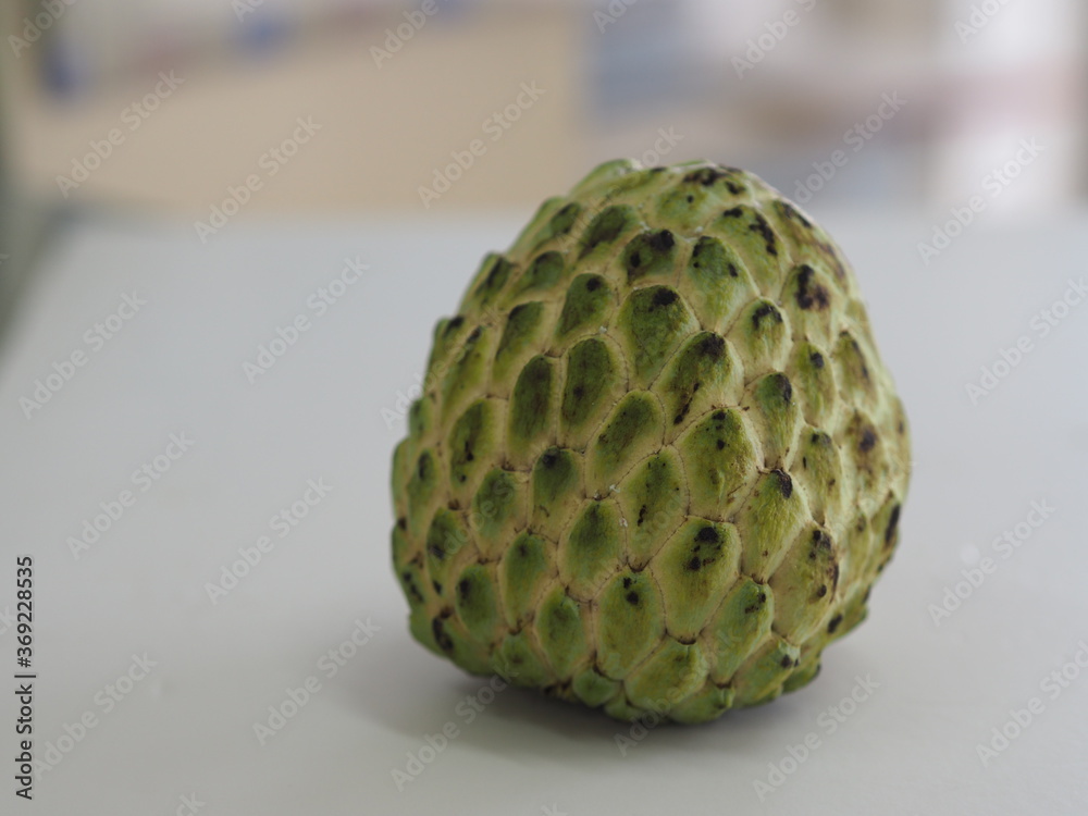 Obraz premium Sugar apple, sweet fruit Scientific name Annona squamosa Linn skin green, flesh inside white