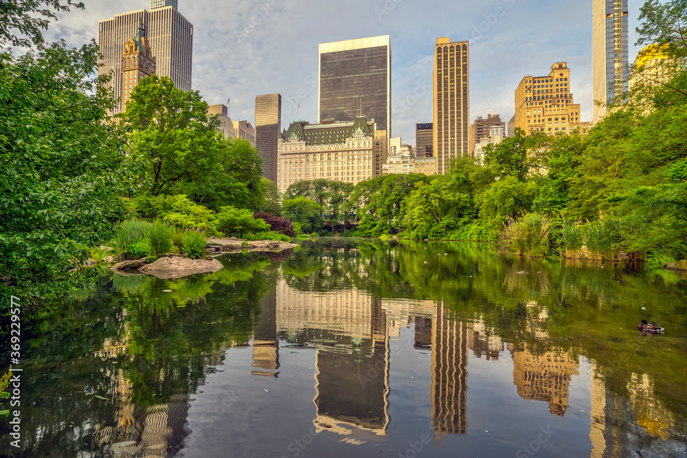 Naklejka premium Central Park, New York City at the lake