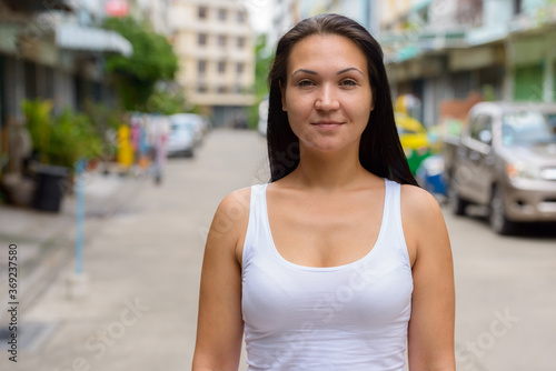 Portrait of beautiful woman in the streets Free Download Portrait of beautiful woman in the streets - GFXLoad