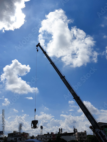 Obraz na płótnie Crane was mixing mortar overhaul w salonie