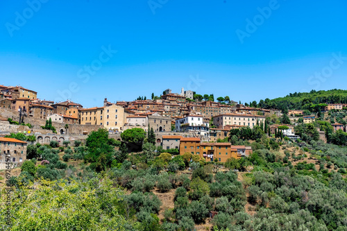 Vista del borgo di Campiglia Marittima, provincia di Livorno, Toscana, Italia. 