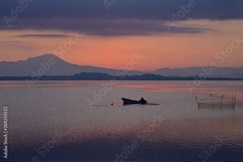 夜明け前の中海 © 児島 写真店