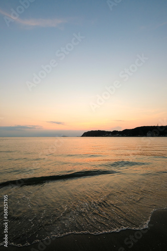 Fototapeta Naklejka Na Ścianę i Meble -  神奈川県逗子海岸の夕日【夏】