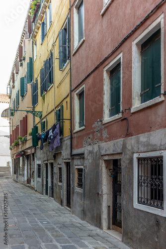 Fototapeta Naklejka Na Ścianę i Meble -  The light and shadows in the empty narrow alleys of Venice  during the coronavirus