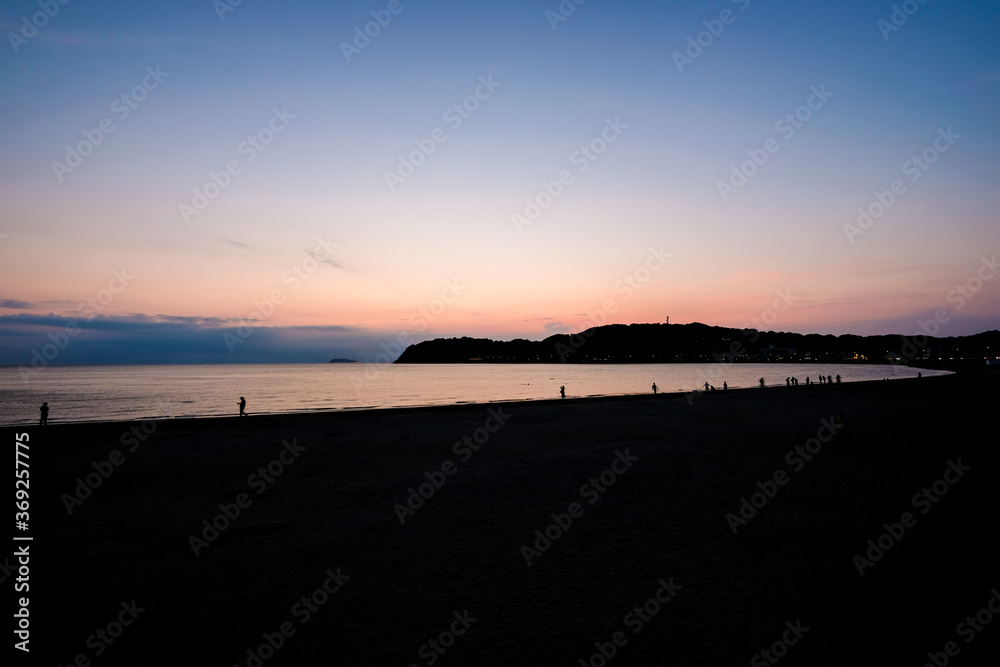 Fototapeta premium 神奈川県逗子海岸の夕日【夏】