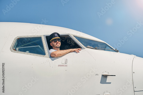 Tablou canvas Young airman in sunglasses posing for the camera