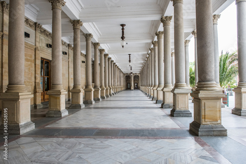 Canvas-taulu Mill colonnade in Karlovy Vary